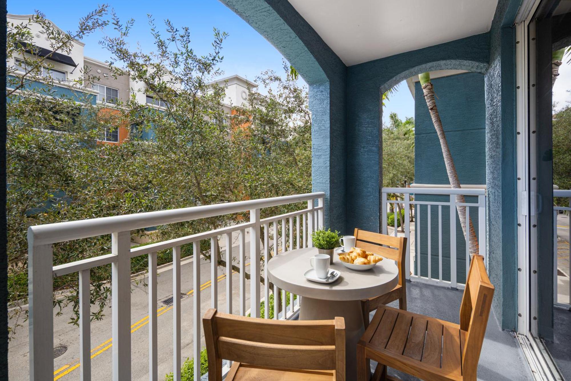 Dharma Home Suites South Miami At Red Road Commons Exterior foto