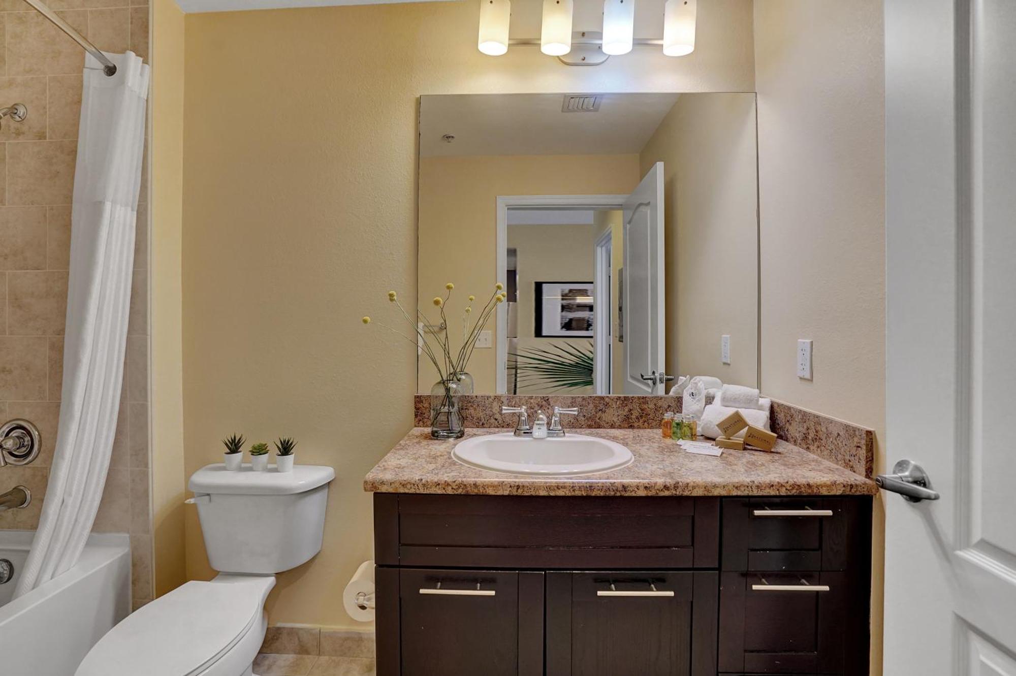 Dharma Home Suites South Miami At Red Road Commons Exterior foto