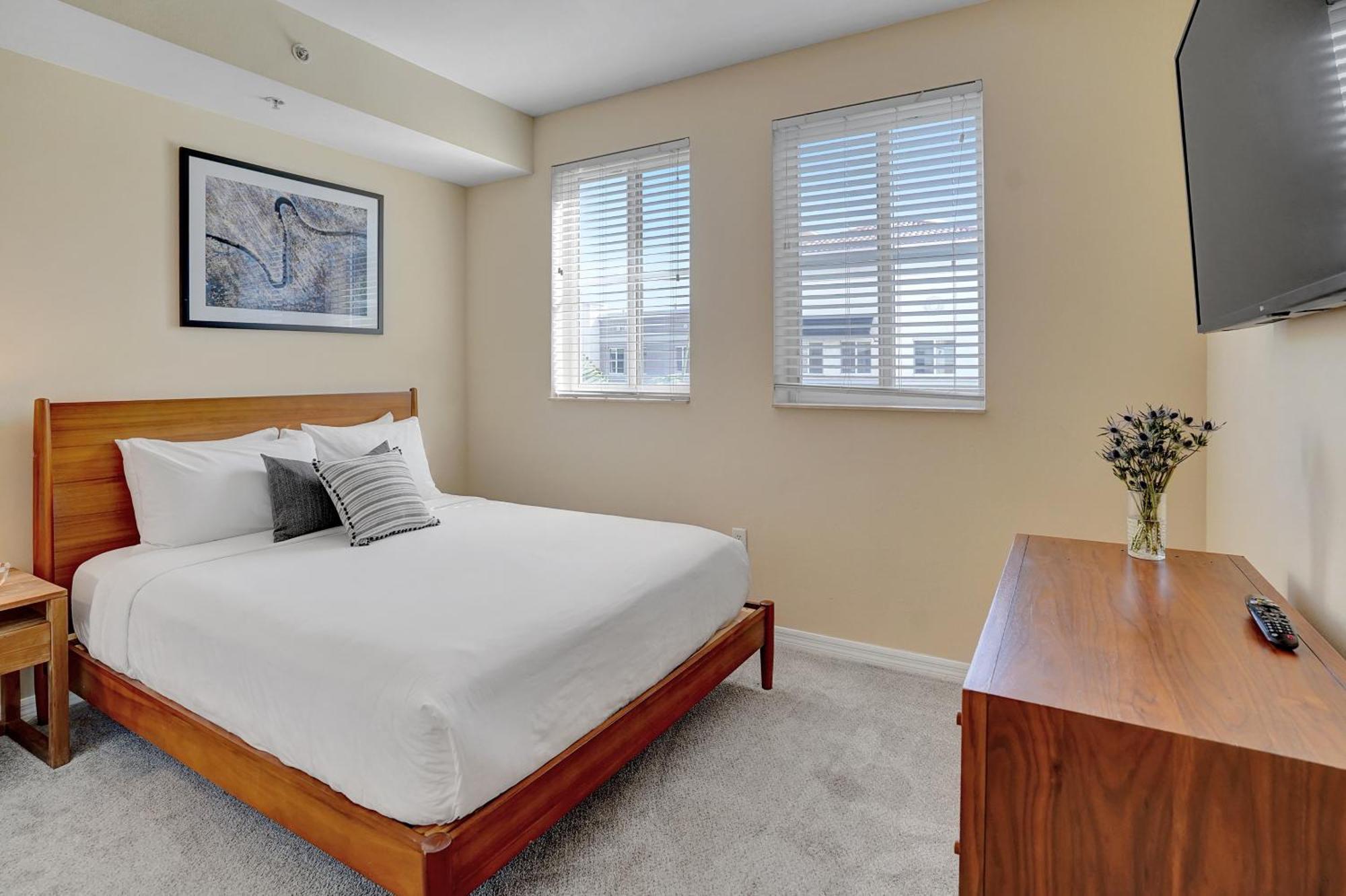 Dharma Home Suites South Miami At Red Road Commons Exterior foto