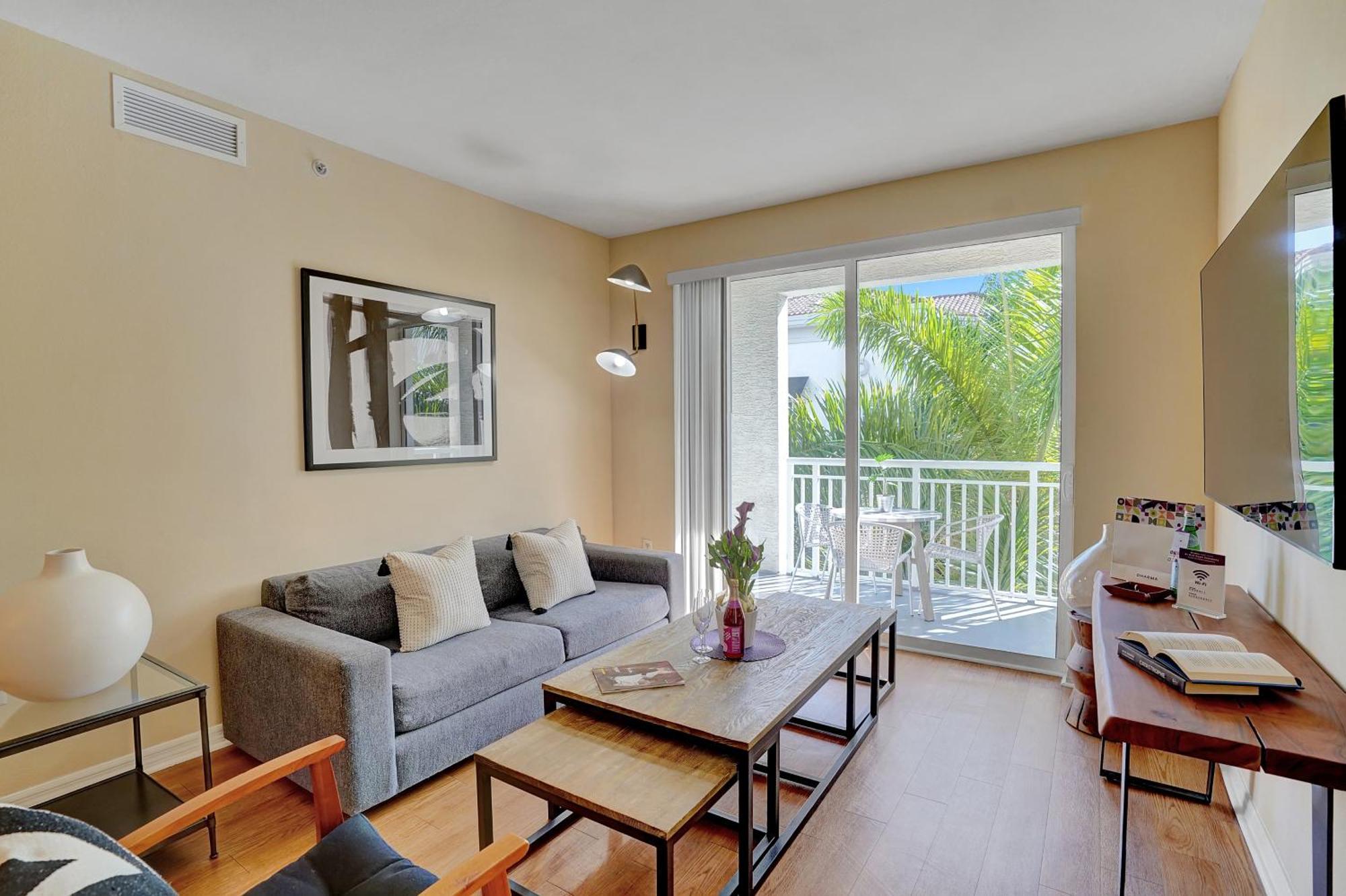 Dharma Home Suites South Miami At Red Road Commons Exterior foto
